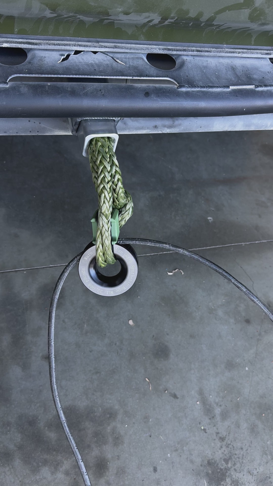 Video: the Anti-Tip Block holding the pulley upright on a soft shackle while the winch line goes slack