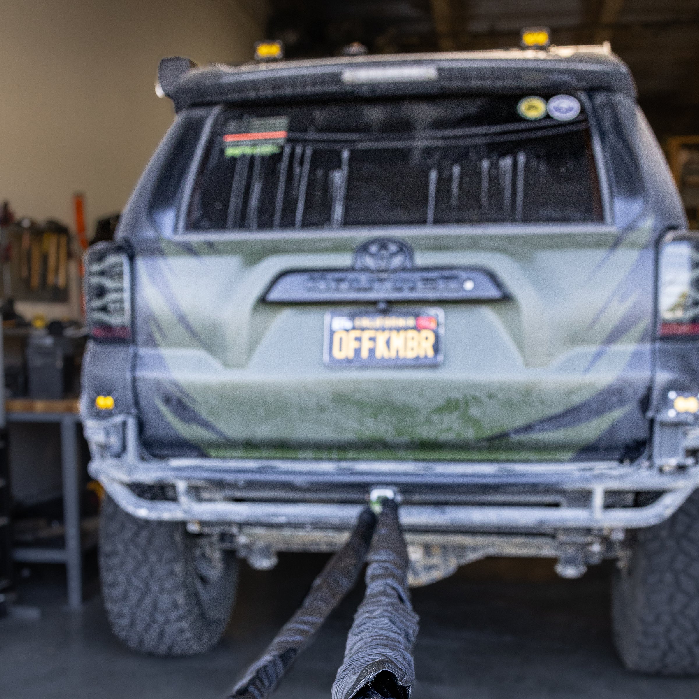 Sandy Cats 20 foot Hero Bridle rigged to the rear of a 4Runner, cover slid back to show the rope