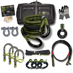 Sandy Cats Titan Recovery Kit: bag, kinetic rope, 3 Hitch Heros, 3 soft shackles, static bridle, Hero Bridle, 2 D-ring shackles, pulley with Anti-Tip Block, gloves, Titan guide card and Off-Road Recovery Cards